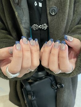 ムーイ 外苑前(mooi.)/navy french × kirakira art