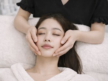 サロンドオフ 御堂筋店(salon de off)の写真/【韓国に行かなくてもsalon de offで叶う水光肌】話題の肌管理「ILLON」導入＊本場レベルのツヤ肌サロン