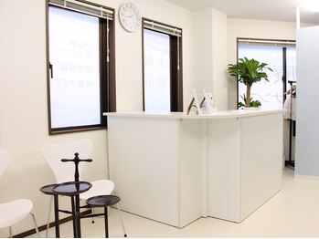 やすだボディメンテナンス/受付周り&待合スペース