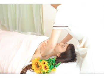 アロマアンドフェイシャルサロン &nbsp;エメシェリー(aimercherie)/デコルテも首も肩も！