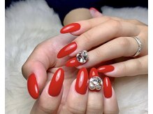 グロッシー ネイル 爪屋(Glossy nail)の雰囲気（たまらなく美しい赤☆ビックビジューでさらに美しく）