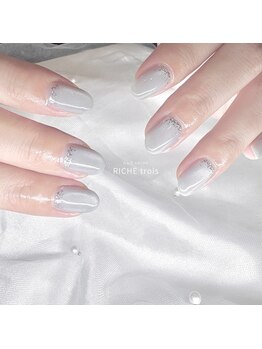 リッシュ トロワ(RICHE trois)/大人かわいいアイスブルーネイル