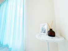 自然光の綺麗な空間に拘りの清潔感のあるお店です。