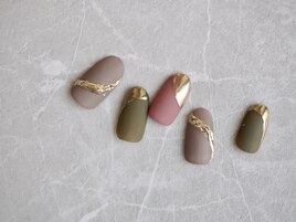 B.トレンドデザインネイルアート