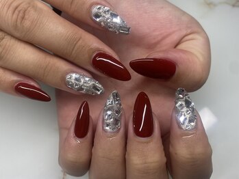 フィール(Feel)/ストーン埋めつくしネイル