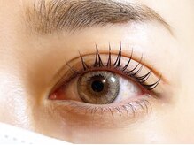 根本からしっかりと立ち上がるまつ毛パーマ