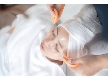 アップデートサロン(UPDATE SALON)の写真/確かな技術でシミ・シワの目立たない、クリアな透明感のある素肌へ。ノーファンデで軽やかに輝きましょう♪