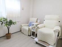 遊歩堂の雰囲気（女性施樹者、完全個室で施術はゆったりと受けられます！）