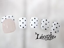 レオニー(Leonie)/ドットフレンチネイル