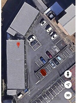 ベル(Belle)/駐車場赤マーカーのところです