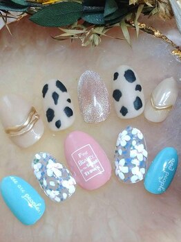 ワイエムディネイル(Y.m.d nail)の写真/定額コースでお得に可愛く♪カラー変更OK!300種類以上の中からお好きな色や今期のトレンドカラーをご提供◎