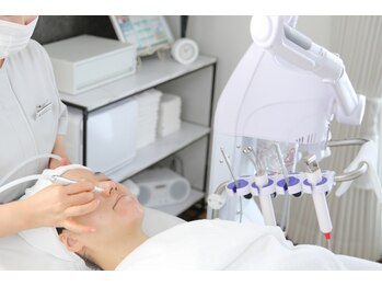 ブランシュ(BLANCHE)の写真/＜王道の肌質改善＞『光フェイシャル』と『プラズマ美容』が合体した最新美容Menuのあるエステサロンです♪