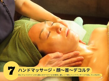 サロンドカモン(salon de 華門)/7ハンドマッサージで首元流し