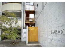 ペレ(PELE)の雰囲気（黄色の扉が入り口です。【３０２】を押してお呼び出しください♪）