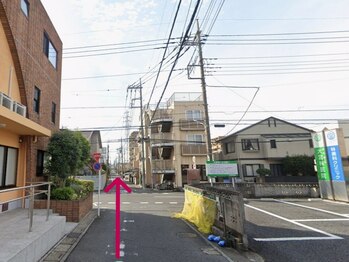 メンズ専門 ダンディースター大宮店/一時停止を直進