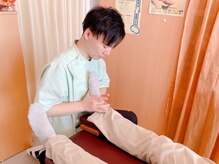 背中だけでなく四肢や腹部、頭蓋も施術いたします