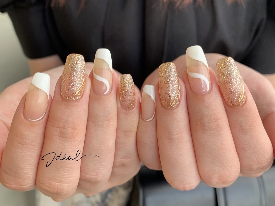 くすみカーキニュアンスゴールドネイル 砂ジェル ミラー 韓国 ちゅるん