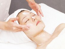 皮膚科学の研究機関で作られたコスメ［エクスビアンス］を使用。