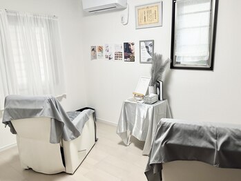 ベッラ(BELLA)の写真/【お友達同士、ご家族、カップルでの同時施術も可能です☆】まつ毛メニューのみでなくフットネイルでも◎