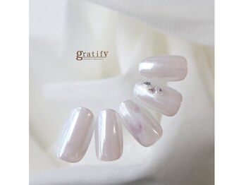 上品パールホワイトネイル