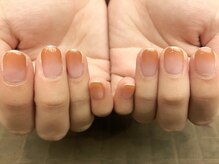 プラハネイル(+HER 美甲)/グラデーション×ラメライン