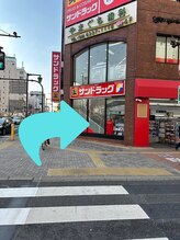 メモト 江坂駅前店(memoto)/横断歩道を渡り『右」に