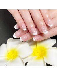 大人上品フレンチネイル