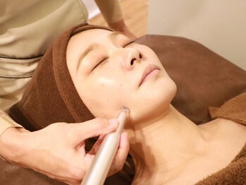 銀座エイジングケアサロンの写真/【* 銀座に移転OPEN *】毛穴の奥まで澄みわたるような透明感に《初回限定◎毛穴ケア+エステダーマ¥7,980》