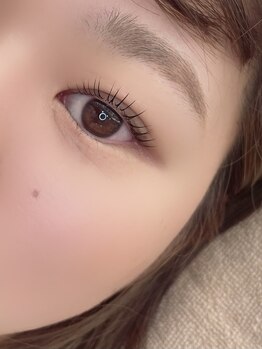 イソ(iso.)/まつ毛の長さを生かして。