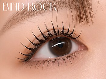 リュクス アイラッシュ アンド ビューティー 横浜店(Luxe eyelash & beauty)の写真/バインドロックで束感と濃さをプラスして、憧れの華やかな目元を体験しよう！