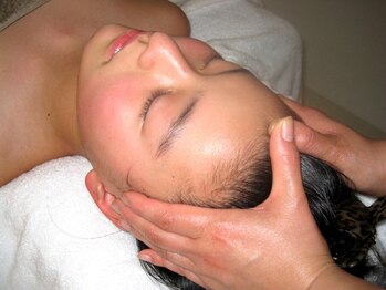 サロン ド ビューティー ソリッソ(Salon de beauty Sorriso)/頭スッキリリフトアップ効果も大
