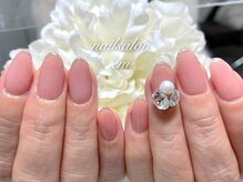 エム(em)/フレンチビジューネイル