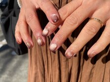 ネイル アトリエ コモード(nail atelier Comodo)/マグネットネイル [琥珀MIX]