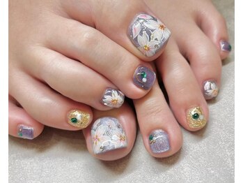 ネイルアンドアイラッシュスタジオ シュシュ(chouchou)/フットネイル手書き花柄