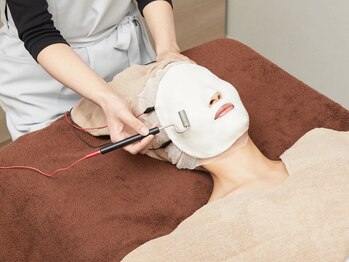 クイーン 大宮の写真/エンビロンのビタミン導入が特別価格!ベテラン施術者に何でもご質問下さい。毛穴の汚れを徹底除去!乾燥に◎