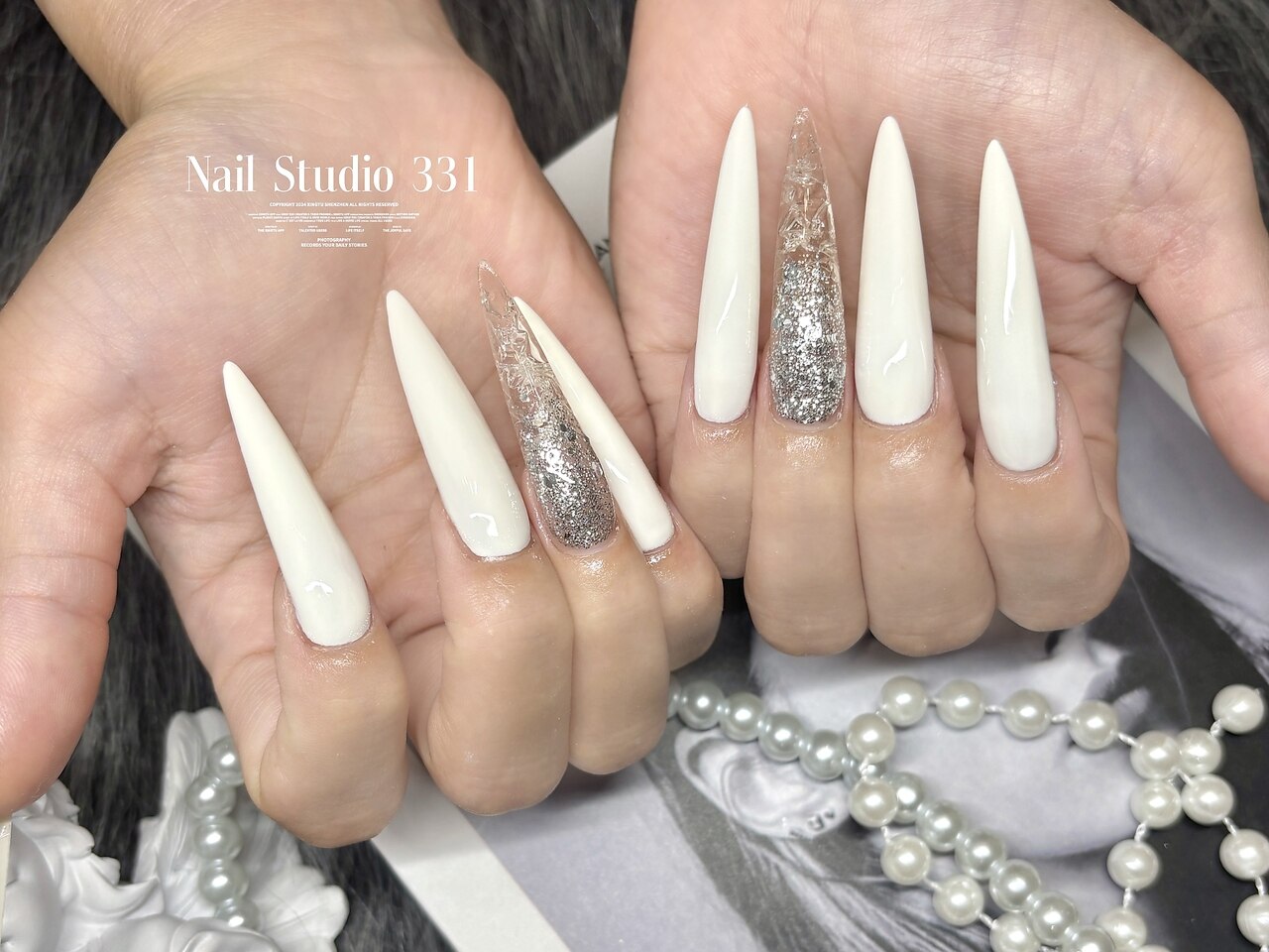 ロングネイル ホワイト ブラック 花 オールシーズン/ハンド/ニュアンス/スーパーロング/ホワイト