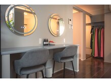 くるむ/メイク直しカウンター