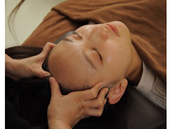 アカリ(Akari)/お顔のリフトアップにも◎