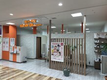 カラダファクトリー ビバシティ彦根店の雰囲気（【JR琵琶湖線「南彦根駅」東口 徒歩3分】オレンジのロゴが目印★）