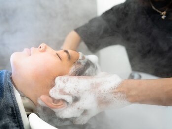 グロースバイメゾン 一宮店(growth by Maison)の写真/【究極の体験】 バリ式技法で固まった頭皮をほぐし、極上ヘッドスパで疲れ、眼精疲労・首肩こりをスッキリ!