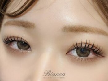 ビアンカ 武蔵浦和店(Bianca)の写真/当店支持率No.1パリジェンヌラッシュリフト¥5500~/フラットラッシュ(上)120本¥6080~長さ,太さ,カール自由♪