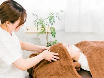まどろーむの写真/オールハンドで行うヘッドスパのコースの中には、首やデコルテ周りの施術も◎施術後のすっきり感に感動！