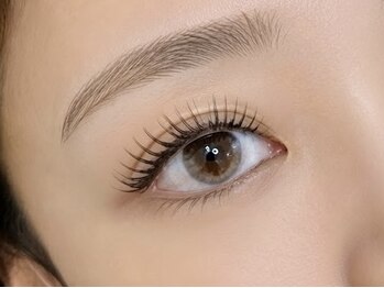モミ(Momi.)の写真/【マツエクでボリュームUP★】理想の目元を叶える華やか施術♪眉毛パーマ(HBL)とのセットで印象激変
