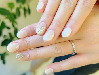 アイ アンド ネイル ロカヒ(Eye & nail LOKAHI)/上品ミラー