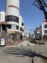 キャンディ 海老名駅前店(Candy)/飲食店をぬけ真っ直ぐ歩きます