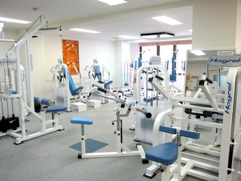 ホグレルスペース 本町店/日当たりの良い広々ジム♪(1)