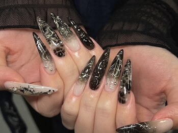 ネイルスタジオイー(nailstudio E)の写真/痛ネイル・推しネイル大歓迎☆自分好みのゴテゴテネイルを一緒に作りましょう♪[心斎橋]