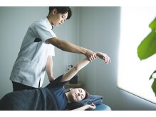 プライベート整体院 アイリー(IRiE)/施術風景◎背中～肩甲骨～肩関節