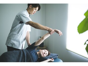 プライベート整体院 アイリー(IRiE)/施術風景◎背中～肩甲骨～肩関節