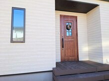 ジュベール アイラッシュアンドネイルサロン(Joubelt)の雰囲気（入口はこちらです！駐車場完備！）